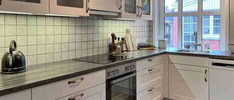 Refrigerador, horno, placa de cocina, lavavajillas