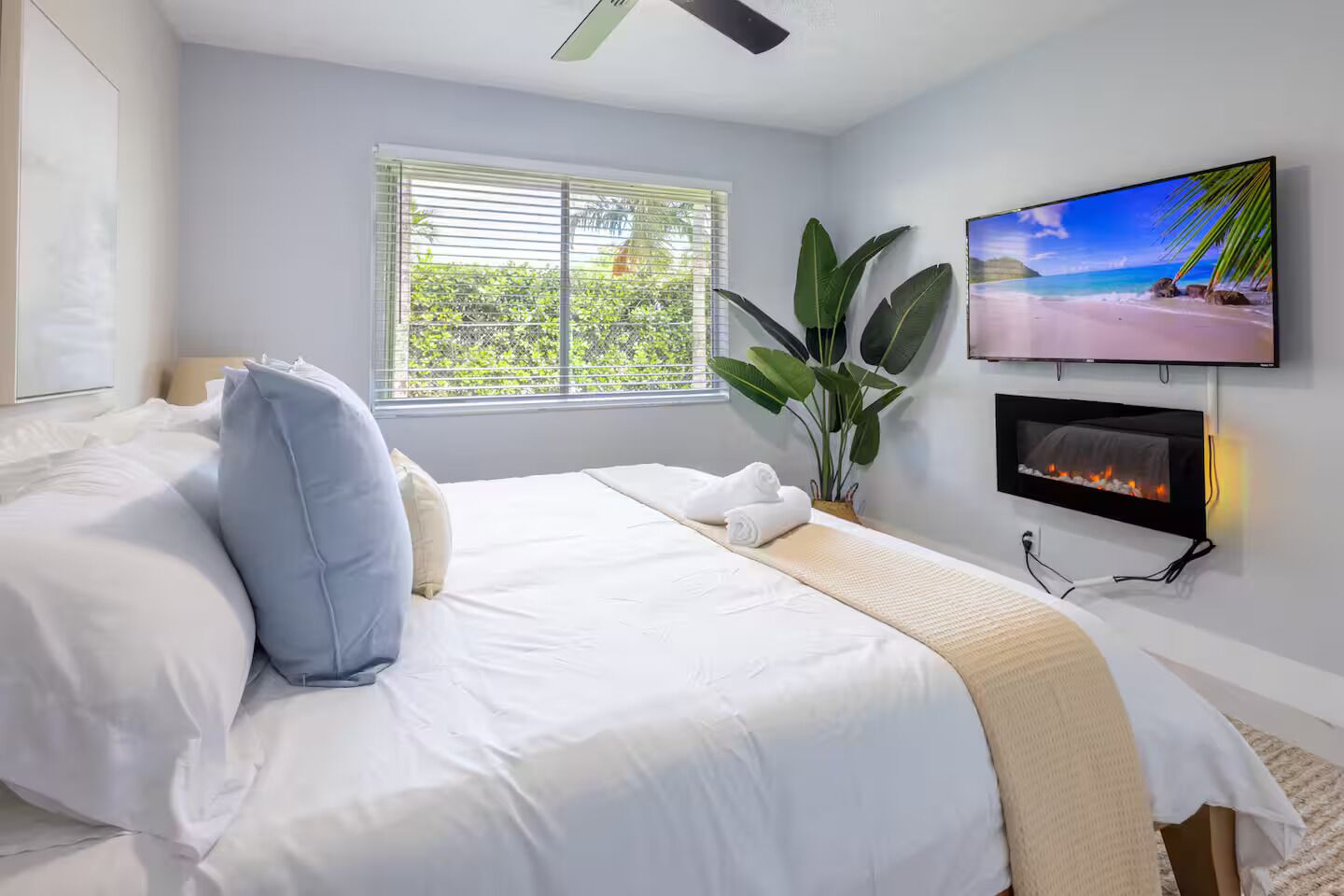 3 habitaciones, tabla de planchar con plancha, wifi y ropa de cama 