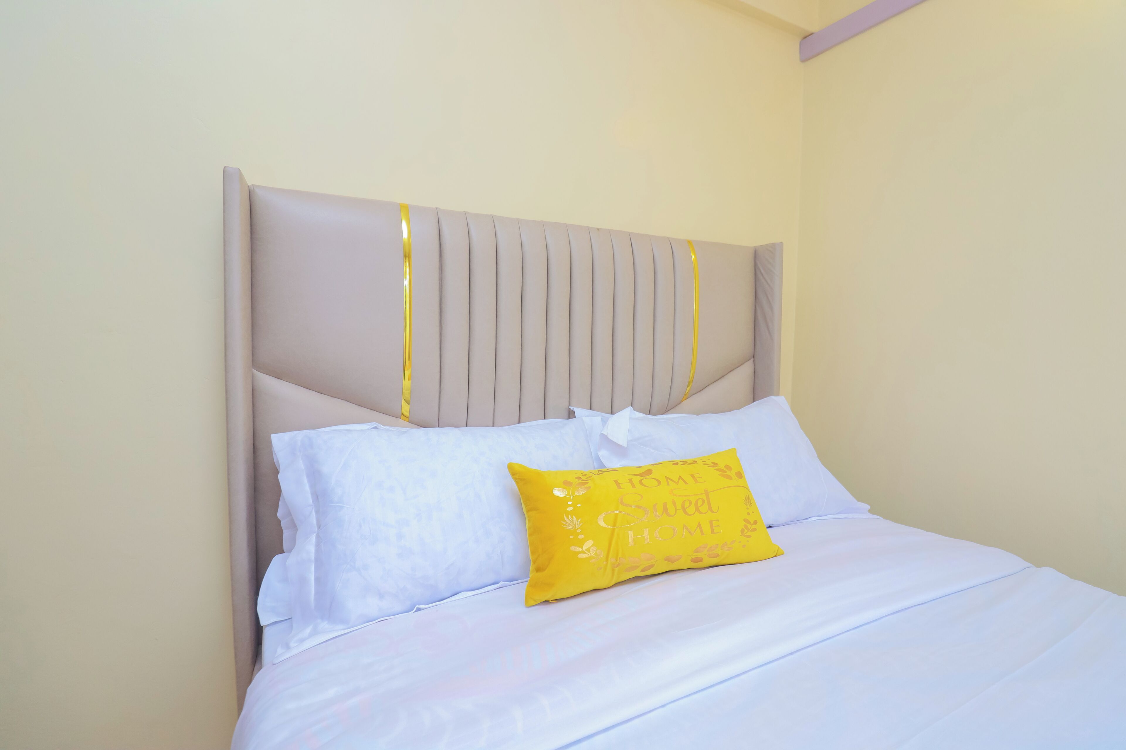 Iron/ironing board, WiFi, bed sheets, wheelchair access