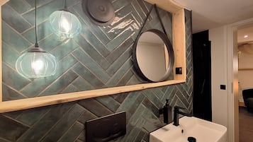 Dusche, Haartrockner, Handtücher, Seife