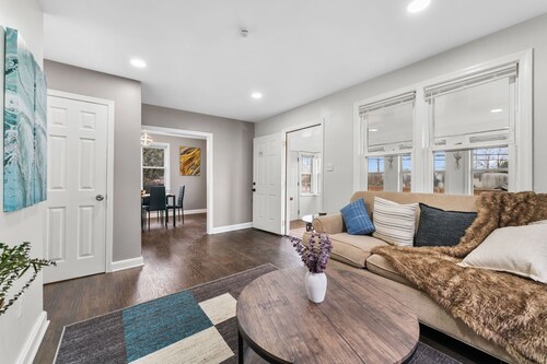 Large 3BR Home Near Dulles w/parking sleeps 8