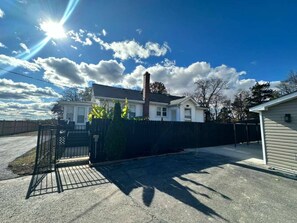 المنشأة من الخارج