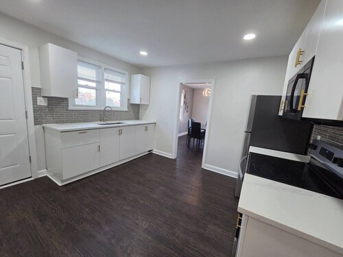 Two homes 1 price near Dulles sleeps 16 w/parking