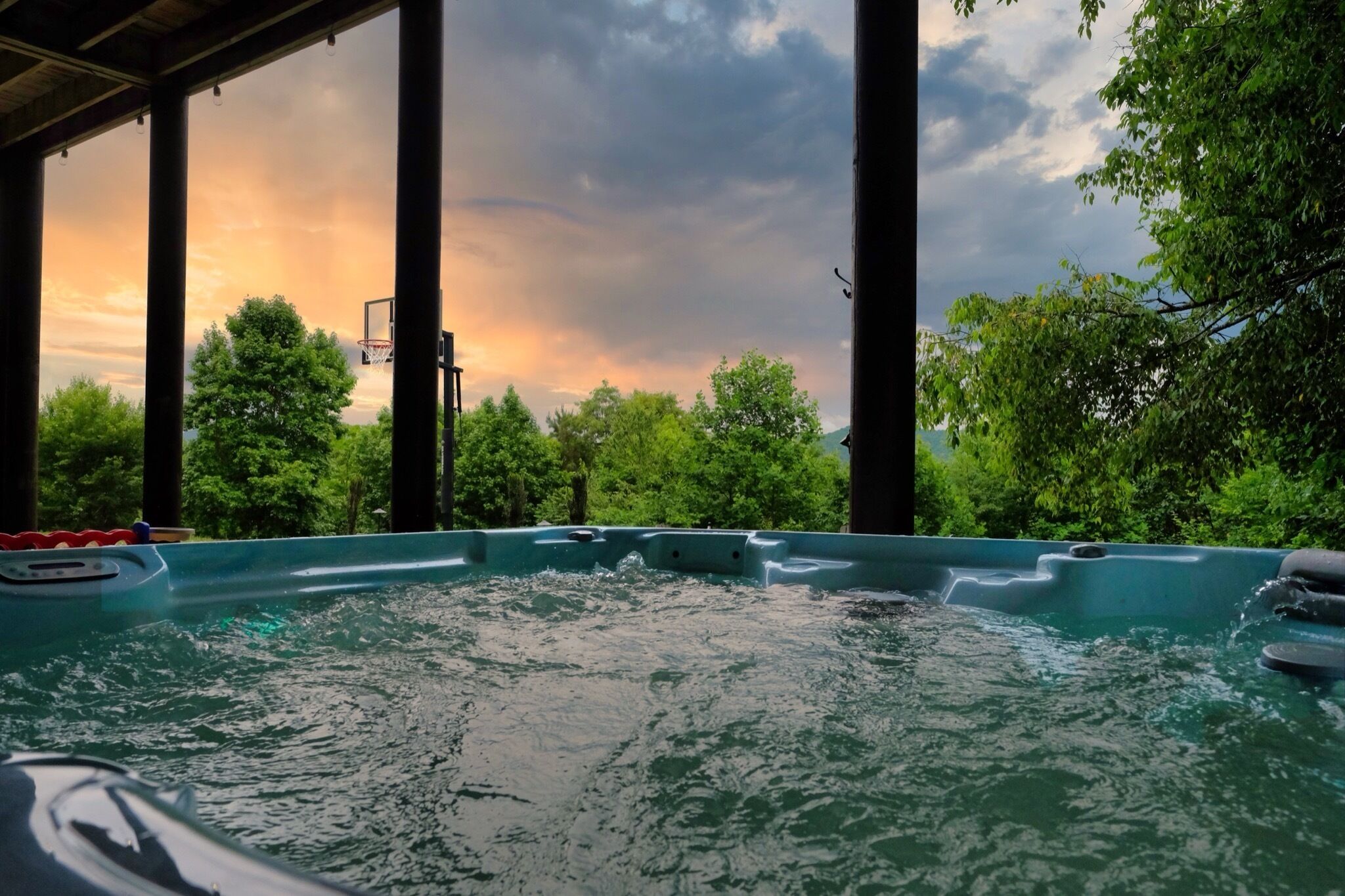 Outdoor spa tub