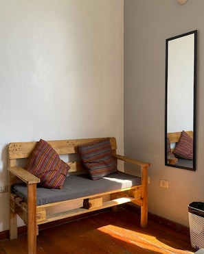 Free WiFi, bed sheets