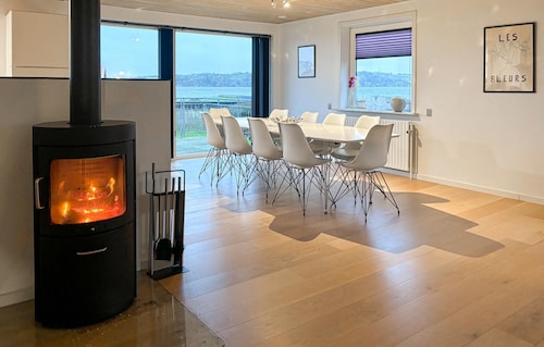 Awesome home in Thisted with house sea view