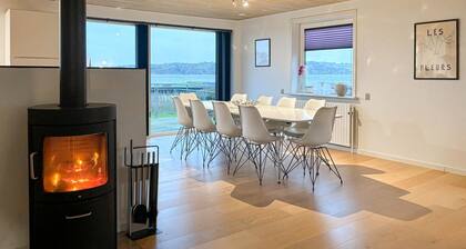 Awesome home in Thisted with house sea view