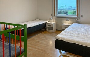 6 عدّة غرف نوم وسرير سفر وواي فاي مجانًا