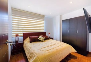 4 slaapkamers, een strijkplank/strijkijzer, internet, beddengoed