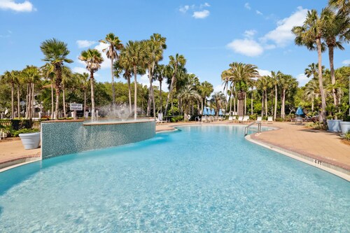 Holiday Everyday - Newly Renovated, Private Heated Pool, Short Walk to Beach!