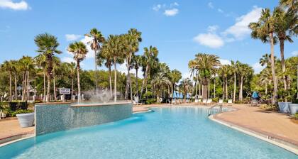 Holiday Everyday - Newly Renovated, Private Heated Pool, Short Walk to Beach!