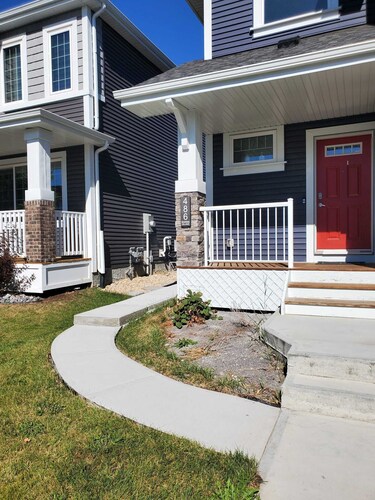 ⭐ Modern Suite · Sleek, Cozy & Serene · LRT, Shops & Entertainment All Nearby