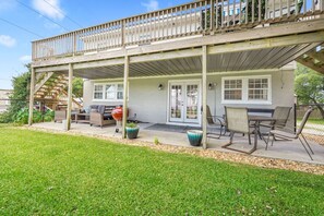 Outdoor dining - Pirates Cov|MHC~Fenced Yard~Boat Parking (Morehead City)