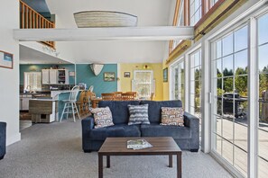 Living area - Coastal Lighthouse Retreat 4mi to Acadia
Sleeps 16 guest (Tremont)