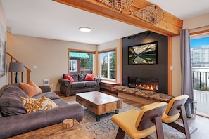 TV, fireplace