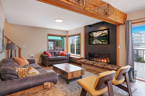 Chateau Cona Upper -hot tub, sauna, ski in/ski out