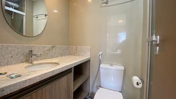 Basic Apartment | Bathroom