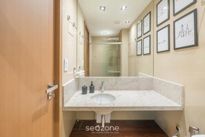 Apartment | Bathroom - Your Complete Stay in Salvador, Just Minutes From the Beach and Shopping Barra - Hgrs (Salvador)