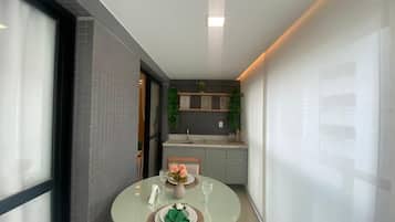 Basic Apartment | Dining