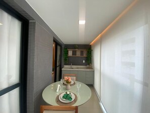 Basic Apartment | Dining