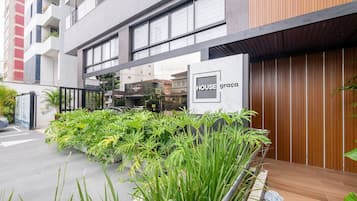 Basic Apartment | Exterior detail