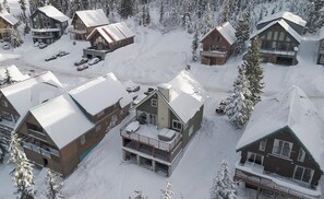 Exterior - Chateau Cona - Slopeside, hot-tub and Sauna! (Comox-Strathcona C)