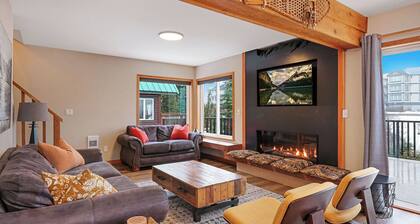 Chateau Cona - Slopeside, hot-tub and Sauna!