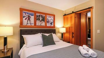 5 bedrooms, iron/ironing board, WiFi, bed sheets