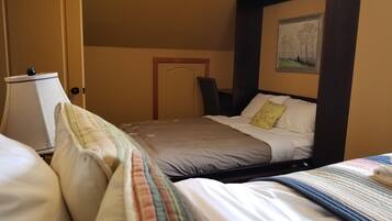 5 bedrooms, iron/ironing board, WiFi, bed sheets