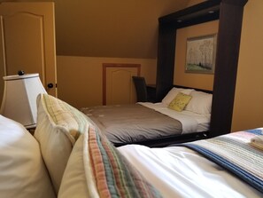 5 عدّة غرف نوم ومكواة/لوح كي وواي فاي وملاءات أسرّة