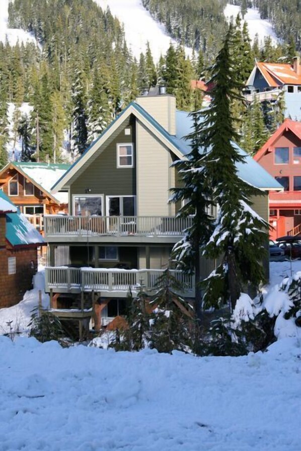 المنشأة من الخارج