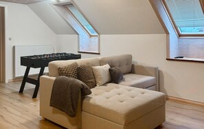 Télévision, baby-foot