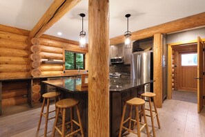 Micro-ondes, four, plaque de cuisson, lave-vaisselle