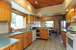 微波炉、烤箱、炉灶、洗碗机