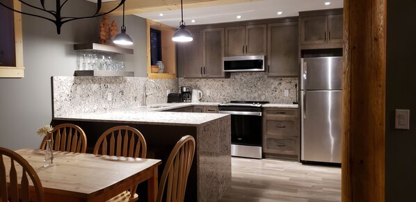 微波炉、烤箱、炉灶、洗碗机