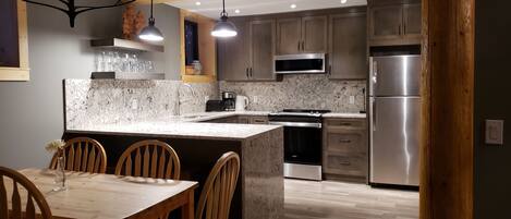 Micro-ondes, four, plaque de cuisson, lave-vaisselle