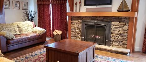 Télévision, cheminée