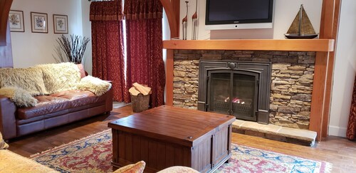 Chalet SterBo Mount Washington - Hot Tub, Ski-in/out