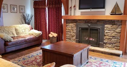 Chalet SterBo Mount Washington - Hot Tub, Ski-in/out