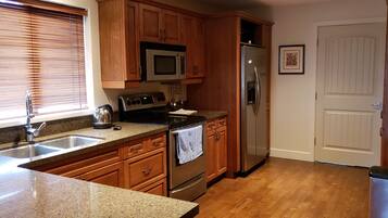 Microones, forn, placa de cuina i rentaplats