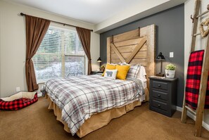 2 bedrooms, WiFi, bed sheets - Bear Paws Suite - hot tub! (Mount Washington)