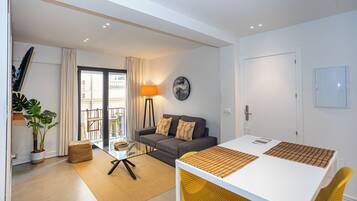 Deluxe Apartment, Balcony, City View | Living area