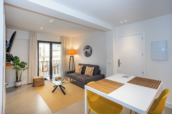 Deluxe Apartment, Balcony, City View | Living area