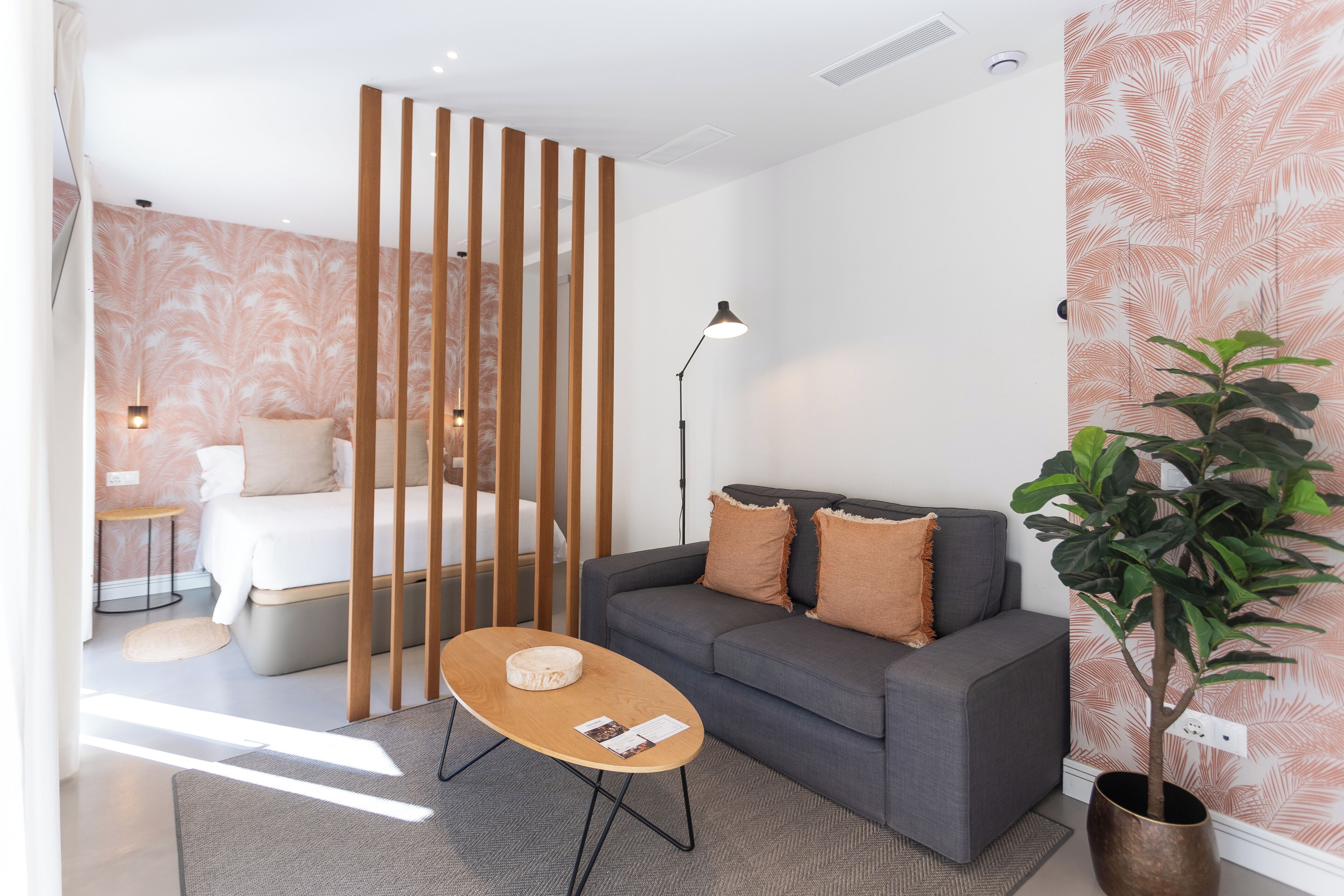 Comfort studio, balkon | Woonruimte | Televisie