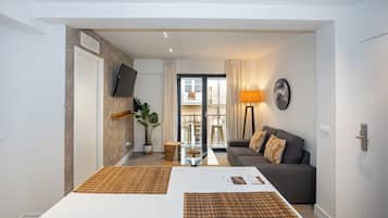 Deluxe appartement, balkon, uitzicht op de stad | Woonruimte