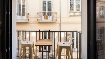 Deluxe Apartment, Balcony, City View | Terrace/patio