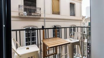 Departamento Deluxe, balcón, vista a la ciudad | Exterior