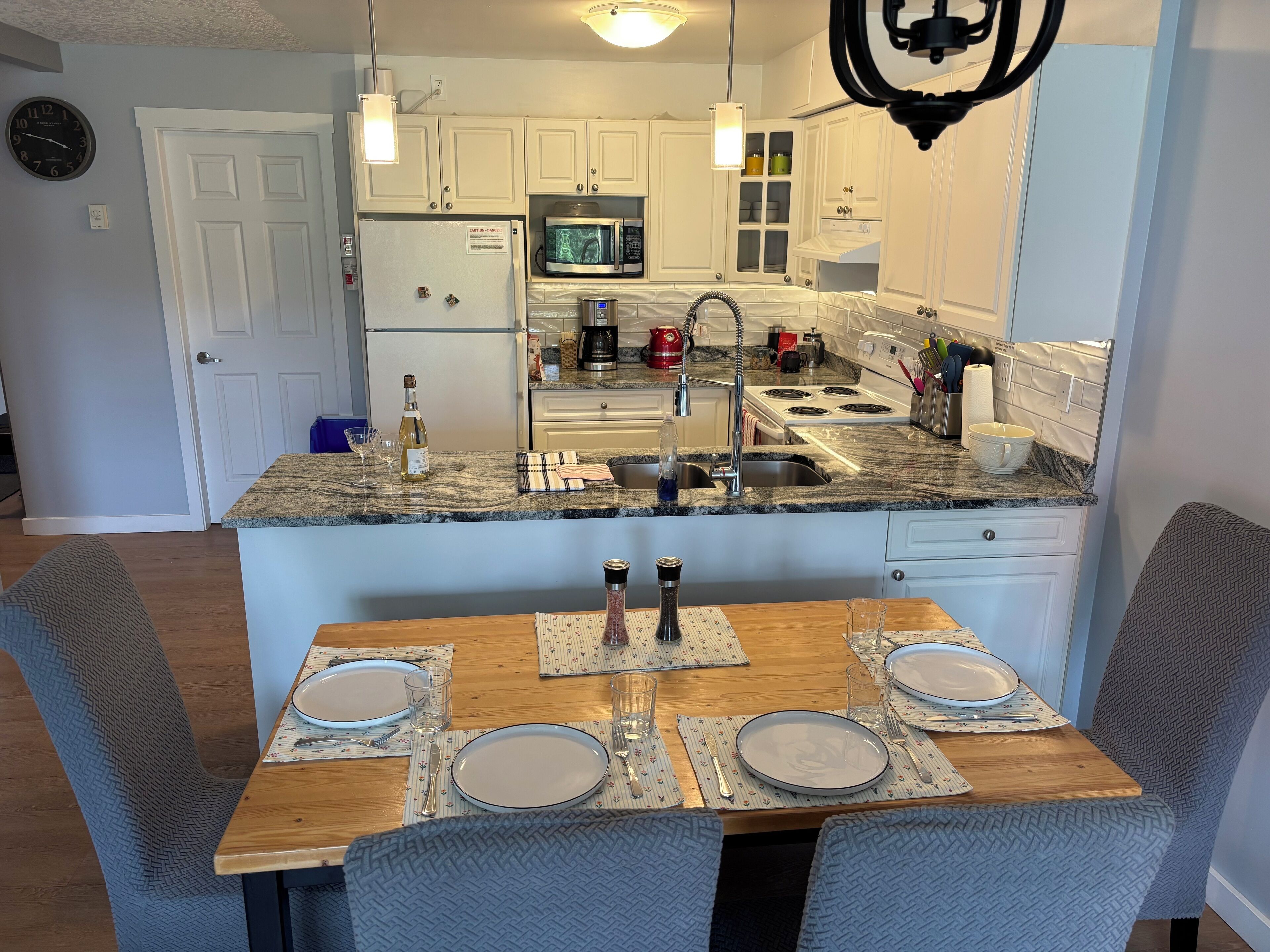 Mikrowelle, Ofen, Herdplatte, Geschirrspüler