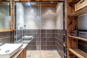 Shower, hair dryer - NEW - Family apartment for 5-6 people with exceptional view of Val d'Isère (Val-d'Isère)