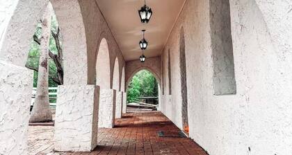 Charming 1-Bedroom Cottage in Rio Grande City